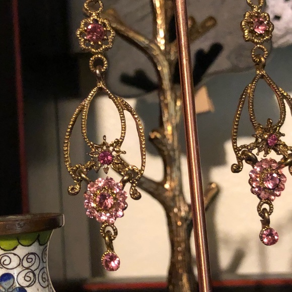 EUC Gold Tone & Pink RS Chandelier Drop Earrings